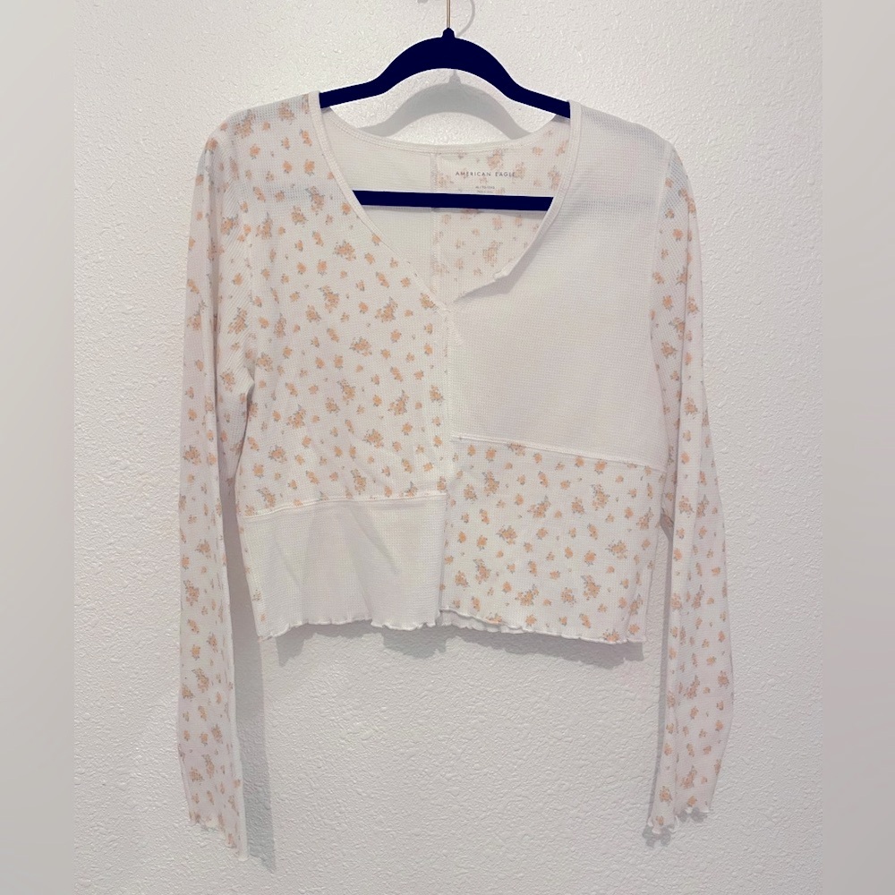 American Eagle Outfitters White w/light orange flowers XL 60% cotton crop top